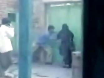 Nikab Threesome Movie